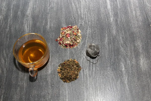 Narzędzia Przygotowywania Podawania Herbaty Ziołowej Szklanka Wlew Saszetki Suszone Odwodnione — Zdjęcie stockowe