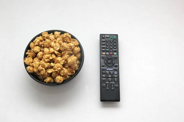 Mikrowelle Frisch Zubereitetes Karamell Popcorn Mit Getränken Alles Bereit Serien — Stockfoto