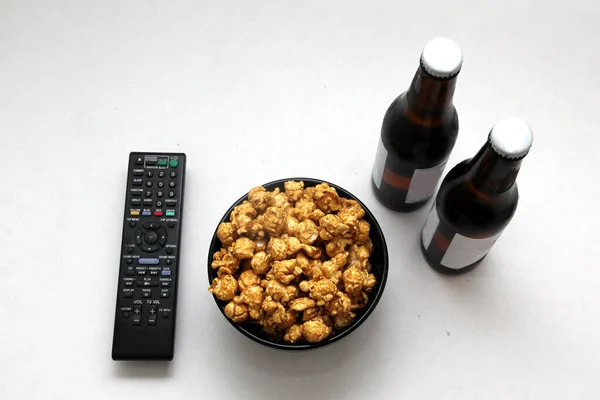 Karamellisiertes Popcorn Zum Essen Bereit Einen Film Fernsehen Sehen Begleitet — Stockfoto