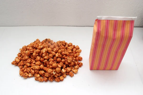 Beutelweise Rotes Chili Popcorn Bereit Zum Essen Einen Film Anzusehen — Stockfoto