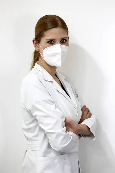 有权力的专业女专科医生 随时准备为病人的健康服务 — 图库照片