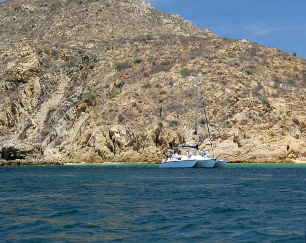 Barco Mar Azul Profundo Cortez Cercado Por Montanhas Rochosas Los — Fotografia de Stock