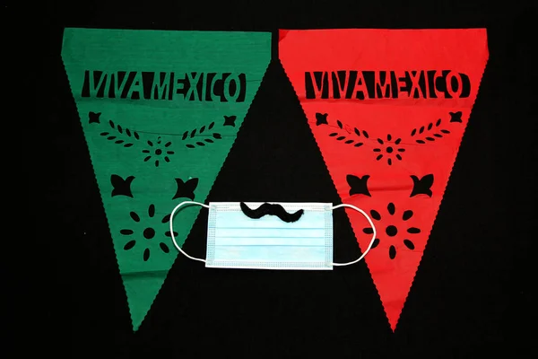 Ünnepi Tárgyak Mexikói Függetlenségi Párt Mondja Viva Mexikó Zászlók Fogaskerekek — Stock Fotó