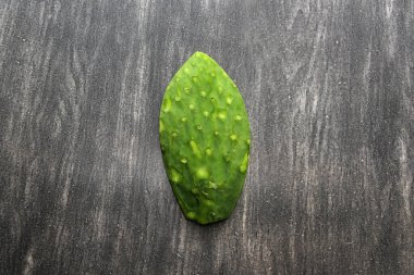 Tahta masada yemeye hazır taze göçebeler Meksika 'nın kuru bölgelerinden gelen lezzetli yiyecekler.