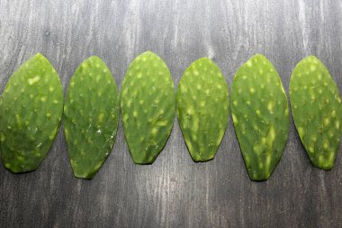 Tahta masada yemeye hazır taze göçebeler Meksika 'nın kuru bölgelerinden gelen lezzetli yiyecekler.