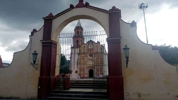 Sierra Gorda Quertaro Daki Büyülü Jalpan Serra Kasabasının Merkezinde Kilise — Stok fotoğraf