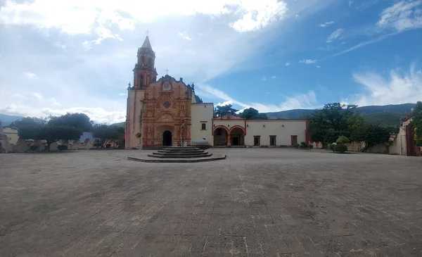 Sierra Gorda Quertaro Daki Büyülü Jalpan Serra Kasabasının Merkezinde Kilise — Stok fotoğraf