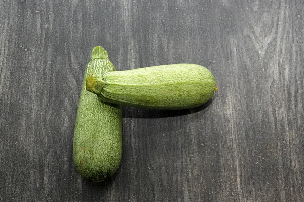 Frische Und Frisch Geerntete Grüne Gemüsekürbisse Als Zutaten Zum Kochen — Stockfoto