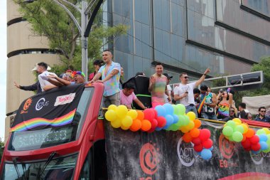 Mexico City, Mexico - 29 Haziran 2024: Eşcinsel Gurur Yürüyüşü, LGBT + toplumunu kutlayan ve hakları için savaşan cinsiyet ve cinsiyet farklılıklarını anan bir gösteridir.
