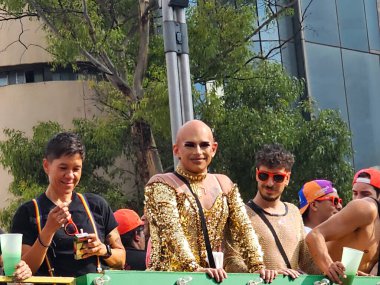 Mexico City, Mexico - 29 Haziran 2024: CDMX 'teki LGBT + gurur yürüyüşü, cinsel ve cinsiyet çeşitliliğini, lezbiyen, eşcinsel, biseksüel, transseksüel eşcinsellerin eşit hakları için yapılan bir gösteridir.