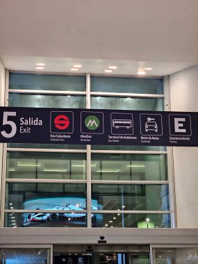 Zumpango, Edomex, Meksika - 26 Ekim 2024: Felipe Angeles Uluslararası Havalimanı AIFA, Meksika eyaletinde bağlantıyı geliştiren modern mimari