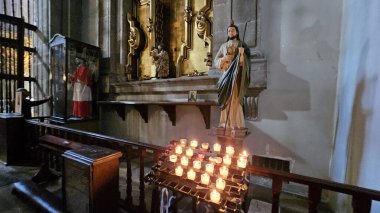 Mexico City, Mexico - 16 Kasım 2025: CDMX 'in tarihi merkezindeki Metropolitan Katedrali' nin içi sanat, mimari, valilik ve koloni el sanatları ile dolu bir sergidir.