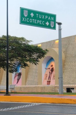 Xicotepec, Puebla, Meksika - 10 Kasım 2025: Meksika 'nın kahve yetiştiren eyaleti Puebla' nın Sierra Norte bölgesindeki Xicotepec 'in sihirli kasabasına renkli mektuplarla giriş