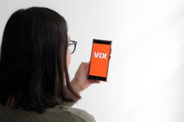 Mexico City, Mexico - 28 Ocak 2025: ViX, Televisa Univision 'un sahip olduğu, sinema, dizi, dizi, spor ve haber içerikleri gibi çok çeşitli İspanyolca içerikli bir yayın serisidir.