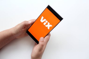 Mexico City, Mexico - 28 Ocak 2025: ViX, Televisa Univision 'un sahip olduğu, sinema, dizi, dizi, spor ve haber içerikleri gibi çok çeşitli İspanyolca içerikli bir yayın serisidir.
