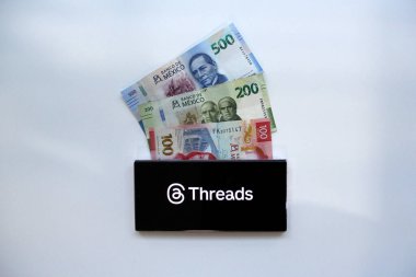 Mexico City, Mexico - 22 Şubat 2025: Meta 'dan bir mikroblog sosyal ağı, metin güncellemeleri, linkler, fotoğraflar ve gerçek zamanlı halka açık sohbetlerle ilgili videoları paylaşmak için