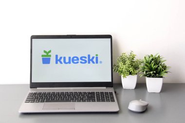 Mexico City, Mexico - 28 Ocak 2025: Kueski, Meksika 'nın önde gelen bir fintech dijital fintech uygulaması, çeşitli ödeme seçenekleriyle kişisel kredi ve çevrimiçi kredi sunuyor