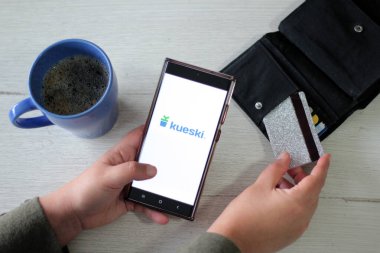 Mexico City, Mexico - 28 Ocak 2025: Kueski, Meksika 'nın önde gelen bir fintech dijital fintech uygulaması, çeşitli ödeme seçenekleriyle kişisel kredi ve çevrimiçi kredi sunuyor