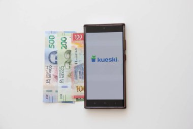 Mexico City, Mexico - 28 Ocak 2025: Kueski, Meksika 'nın önde gelen bir fintech dijital fintech uygulaması, çeşitli ödeme seçenekleriyle kişisel kredi ve çevrimiçi kredi sunuyor