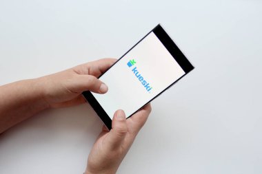 Mexico City, Mexico - 28 Ocak 2025: Kueski, Meksika 'nın önde gelen bir fintech dijital fintech uygulaması, çeşitli ödeme seçenekleriyle kişisel kredi ve çevrimiçi kredi sunuyor