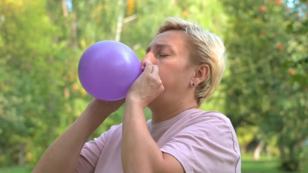 Blonde Girl Short Hair Inflates Balloon Background Green Nature Close — Stock Video