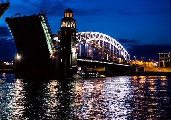 Bolsheohtinskiy brug in Sint-Petersburg — Stockfoto