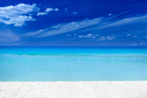Caraïbes île vierge avec sable blanc incroyable sur la plage de la mer — Photo
