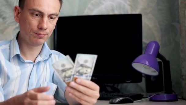 Young man with upset face is counting money cash. — Stock Video