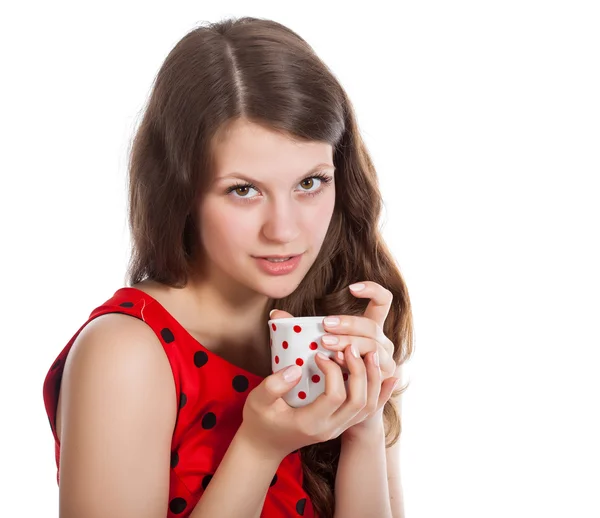 Ung pige med en kop te i hænderne - Stock-foto
