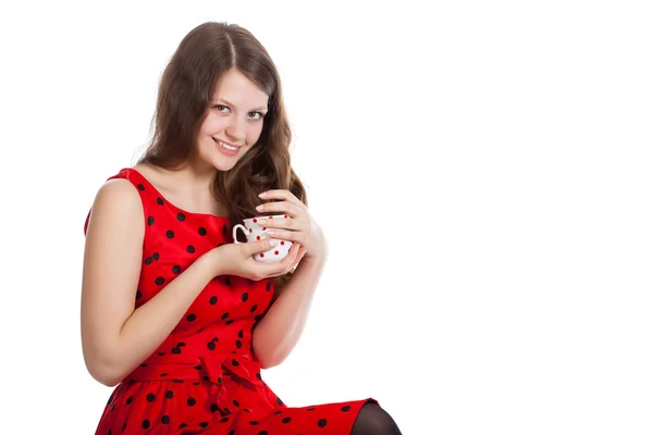 Jeune fille avec une tasse de thé dans ses mains — Photo