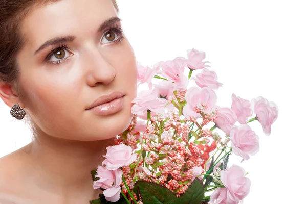 Ein schönes Mädchen mit Blumen — Stockfoto