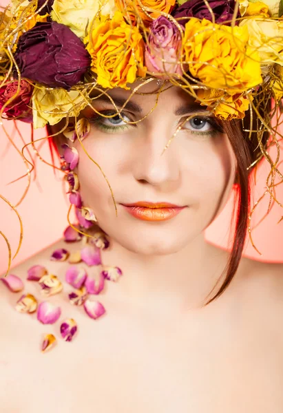 Woman with wreath on her head — Stock Photo, Image