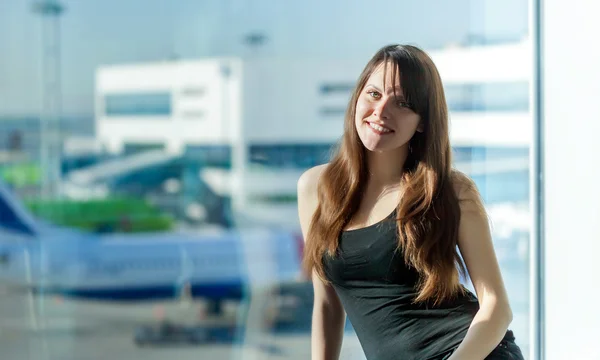 Mulher no aeroporto — Fotografia de Stock