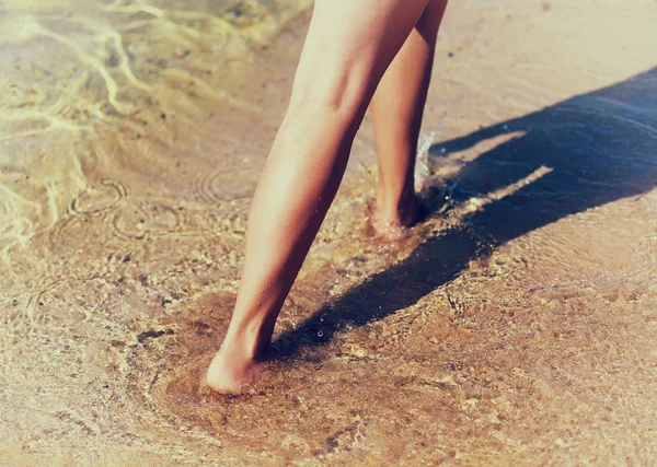 Caminar por la playa — Foto de Stock