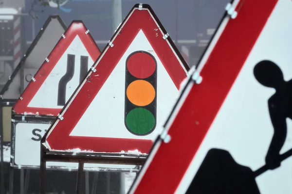 Kış yolunda yol işaretleri