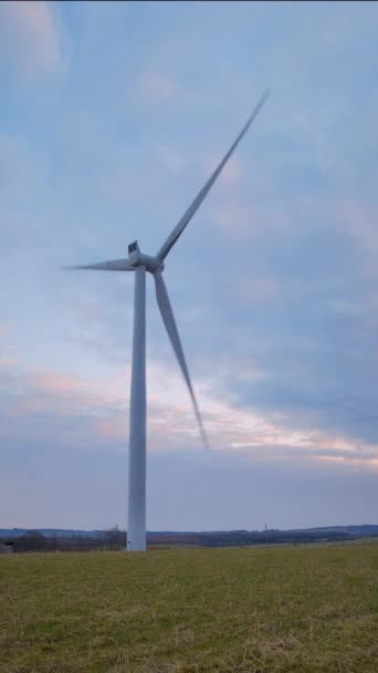 Větrné turbíny elektrárny pro výrobu elektřiny v západním Lothianu Skotsko — Stock video
