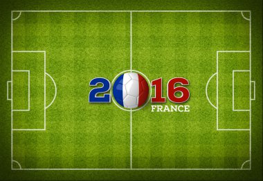 2016 metin yukarıdan beyaz çizgiler ile yeşil çizgili futbol sahası üzerinde bir Fransa bayrağı renklerle bir futbol topu.