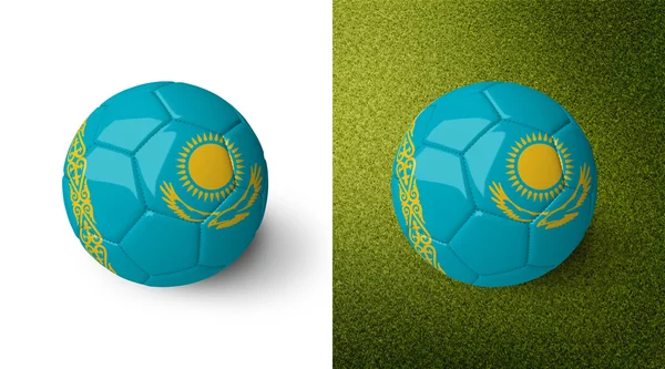 3d pallone da calcio realistico con bandiera kazaka su di esso isolato su sfondo bianco e sul campo di calcio verde. Vedi set completo per gli altri paesi . — Foto Stock