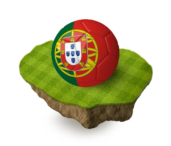 3D gerçekçi futbol topuyla soyulmuş yeşil futbol sahasında ile kaya parçası üzerinde Portekiz bayrağı. Bütün diğer ülkeler için bkz:. — Stok fotoğraf