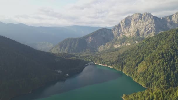 Lago Ritsa de cima, Montanhas do Cáucaso, Abcásia — Vídeo de Stock
