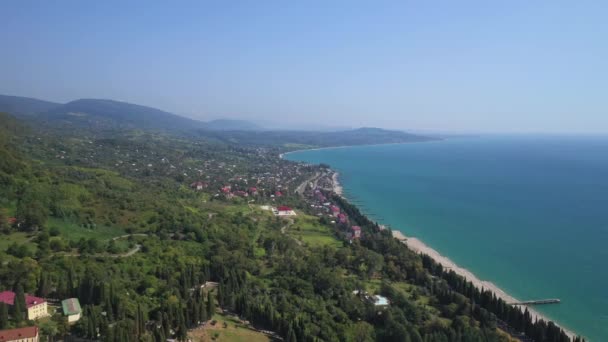Novo Athos, Abcásia: cidade e mosteiro, vista mar de cima — Vídeo de Stock
