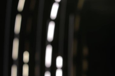 Yavaş Kapaklı Kasıtlı Kamera Hareketi: Sanatsal Işık Çizgileri, Hareket Bulanık Efektleri, Dinamik Arkaplan ve Yaratıcı Projeler İçin İdeal