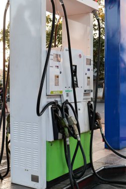 Benzin pompası 18 Haziran 2025 'te Lombok, Endonezya' da bir benzin istasyonunda duruyor.