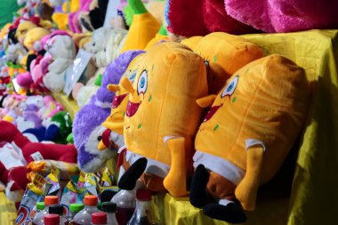 18 Haziran 2025 'te Lombok, Endonezya' da oyun ödülleri için çeşitli karakter artıları