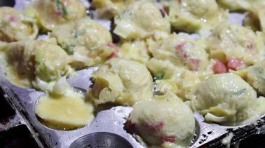 Doğal Işıkla Yeni Yapılmış Takoyaki Aşçılığı ve Yemek Fotoğrafçılığı ve Sosyal Medya İçin Alan Kopyalama