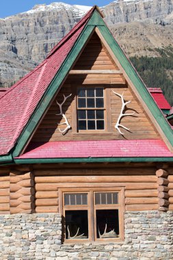 rustik günlük lodge dağlarda