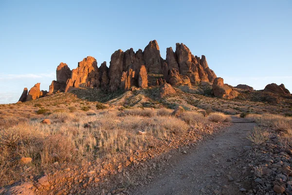 Hiking path in the mountains — Stock Photo, Image