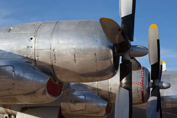 飛行機のエンジンとプロペラのクローズ アップ — ストック写真
