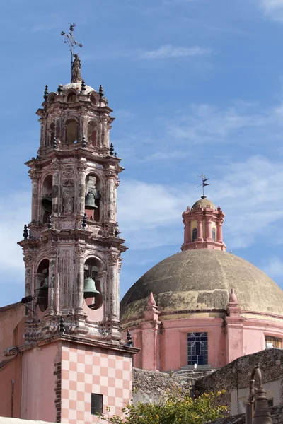 Detalles de la torre de iglesia en México — Foto de Stock