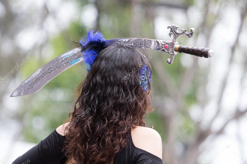 Znalezione obrazy dla zapytania miecz w głowie